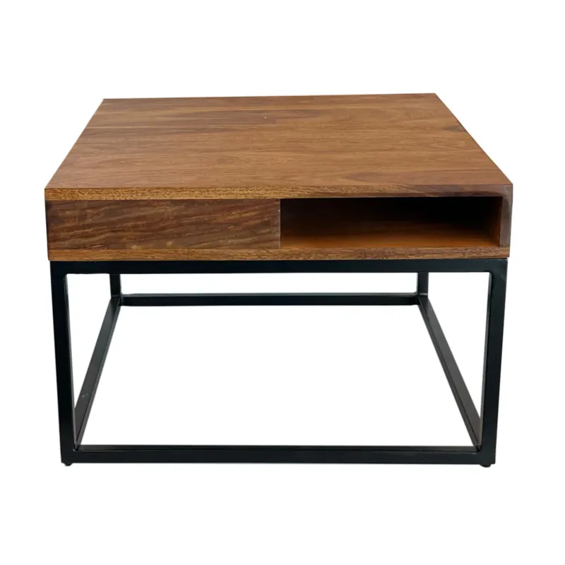 Couchtisch Sheesham Massivholz Metall 60x60x40cm mit Stauraum in Gesamtansicht und schwarzem Metallgestell.