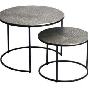 Satztisch 2er-Set rund Silber mit gemusterten Aluminium-Tischplatten und schwarzem Eisengestell, Gesamtansicht.