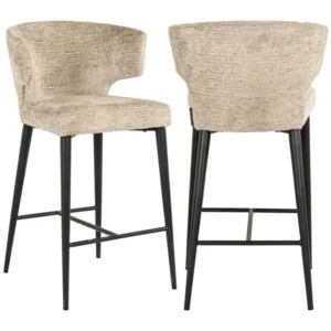 Barhocker Taylor Desert Fusion mit beige strukturiertem Polsterbezug und schwarzem Metallgestell in Vorderansicht.
