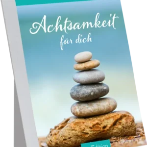 Der Kalender 2027 trägt den Titel „Achtsamkeit für dich“ in geschwungener, weißer Schrift auf einem sanften, blauen Hintergrund. Im Fokus steht ein stapel aus glatten, runden Steinen, der auf einem großen, flachen Stein liegt. Die harmonische Farbgebung vermittelt ein Gefühl von Ruhe und Balance. Ganz unten mittig steht der Logoschriftzug von arsEdition.