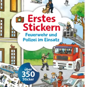 Auf dem Buchcover „Erstes Stickern: Feuerwehr und Polizei im Einsatz“ sind fröhliche, bunte Illustrationen zu sehen, die verschiedene Einsatzfahrzeuge, Feuerwehrleute und Polizisten zeigen. Der Titel ist in großen, roten Buchstaben auf hellem Hintergrund hervorgehoben. Daneben befindet sich ein blauer Button mit dem Text „über 350 Sticker“. Das Cover vermittelt eine spannende und kindgerechte Atmosphäre. Ganz unten mittig steht der Logoschriftzug von arsEdition.