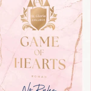 Das Buchcover zeigt einen sanften, rosa Marmorkreis-Hintergrund. Im Zentrum steht der Titel „GAME OF HEARTS“ in großen, goldenen Buchstaben, die Eleganz ausstrahlen. Darunter befindet sich der Zusatz „ROMAN“ in einer schlichteren Schrift. Oberhalb des Titels prangt das Wappen des „St. Gloria College“. Der Text „No Rules“ ist in geschwungener, blauer Schrift gestaltet. Ein SPIEGEL-Bestseller-Button ist ebenfalls vorhanden. Ganz unten mittig steht der Logoschriftzug von...