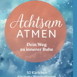 Das Buchcover zeigt einen sanften, pastellfarbenen Hintergrund in Blau- und Türkistönen, der an eine wolkige Himmelsszene erinnert. Im Zentrum befindet sich ein großer, runder, rosaner Kreis mit der auffälligen, geschwungenen Schrift „Achtsam ATEMEN“ in Weiß. Darunter steht in kleinerer Schriftgröße „Dein Weg zu innerer Ruhe“, gefolgt von „50 Kärtchen für mehr Wohlbefinden“. Ganz unten mittig steht der Logoschriftzug von arsEdition.