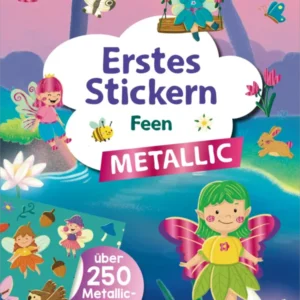 Auf dem Buchcover „Erstes Stickern Feen“ sind drei fröhliche Feen in leuchtenden Farben abgebildet, die in einer zauberhaften Naturkulisse spielen. Der Hintergrund zeigt Wasserlilien und glitzerndes Wasser. Der Titel steht in großen, bunten Buchstaben auf einer wolkenförmigen Sprechblase. Der Zusatz „METALLIC“ hebt sich in kräftigem Pink ab. Oben rechts ist ein rotes Feld mit dem Hinweis „ab 3“. Unten links steht „über 250 Metallic-Sticker“. Ganz unten mittig steht der...