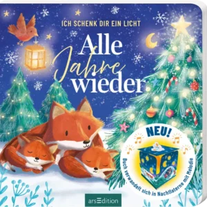 Das Buchcover zeigt eine winterliche Szene mit einem tiefblauen Hintergrund, auf dem sich dicke Schneeflocken und leuchtende Sterne befinden. Vordergründig ist ein Fuchs mit seinen Jungen zu sehen, die geborgen nebeneinander sitzen. Rechts sind verschneite Tannenbäume mit bunten Weihnachtsdekorationen abgebildet, während eine Laterne sanften Schein ausstrahlt. Oben steht in verspielter Schrift „Alle Jahre wieder“, darunter ist der Text „Ich schenk dir ein Licht“ zu lesen. In der...